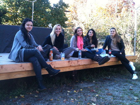 Bühne_Girls_Mittagspause_kl