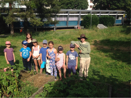 Die Gartenkinder mit Kursleiterin Yasemin Sieber